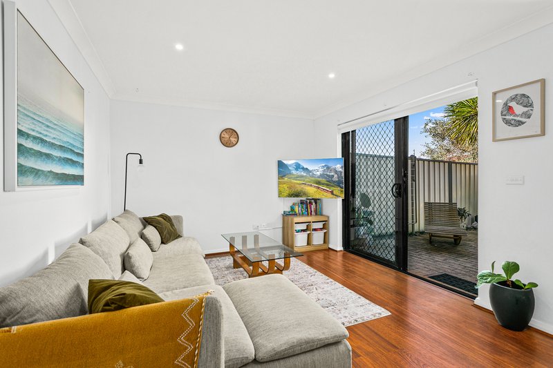 Photo - 9/6-8 Melinda Grove, Lake Heights NSW 2502 - Image 4