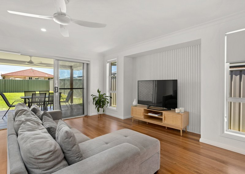 Photo - 96 Albatross Way, Old Bar NSW 2430 - Image 5