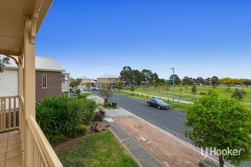 Photo - 96 Foxwood Drive, Point Cook VIC 3030 - Image 9