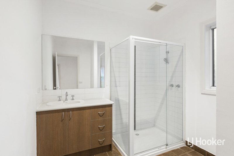 Photo - 96 Foxwood Drive, Point Cook VIC 3030 - Image 10