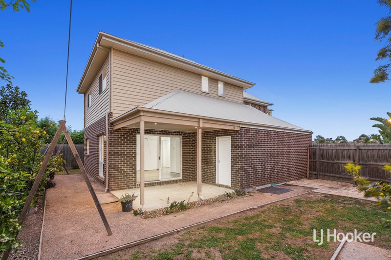 Photo - 96 Foxwood Drive, Point Cook VIC 3030 - Image 14