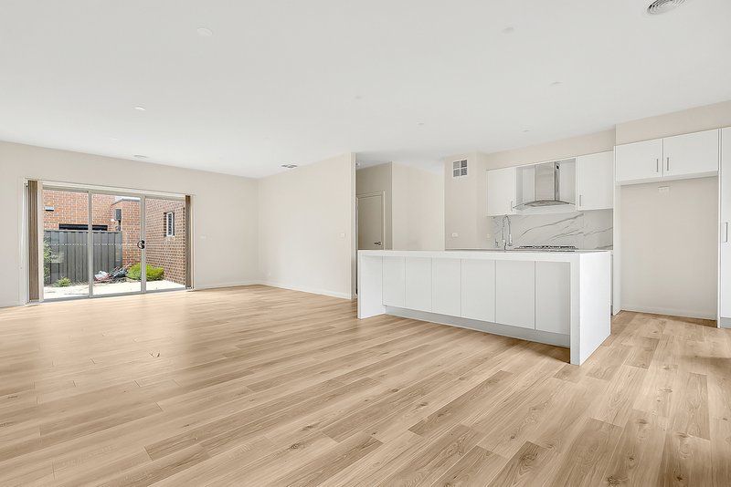 Photo - 96 Frontier Avenue, Greenvale VIC 3059 - Image 4