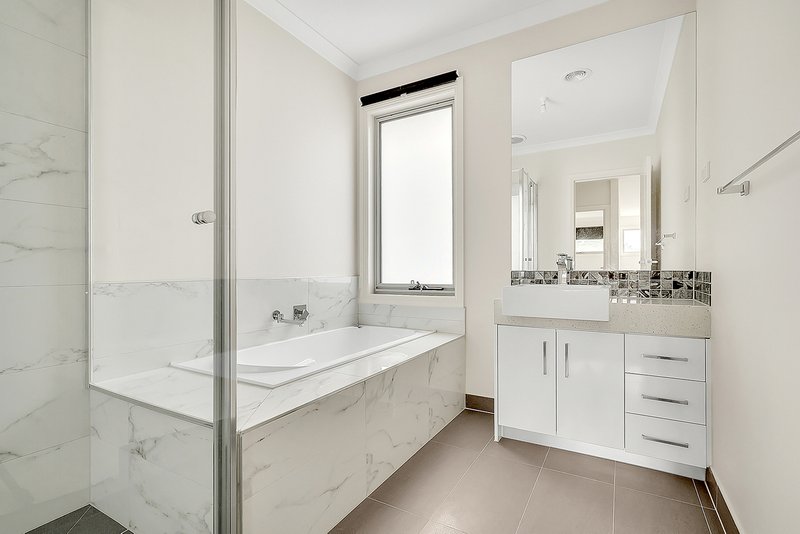 Photo - 96 Frontier Avenue, Greenvale VIC 3059 - Image 13