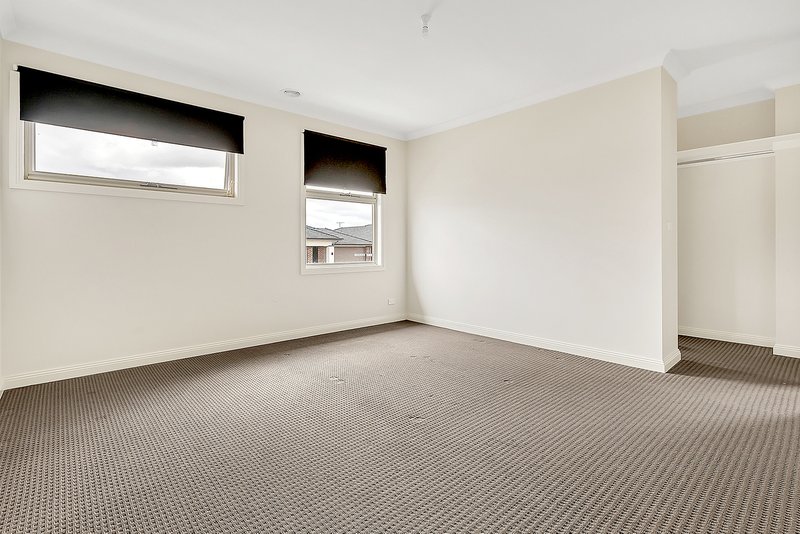 Photo - 96 Frontier Avenue, Greenvale VIC 3059 - Image 14