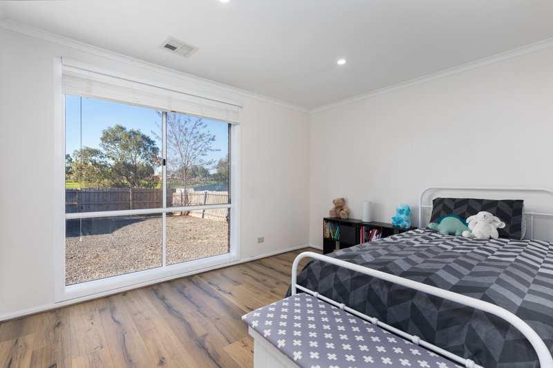 Photo - 96 Grevillea Crescent, Hoppers Crossing VIC 3029 - Image 4