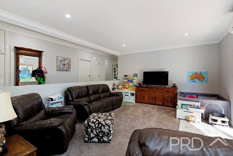 Photo - 96 Herbert Street, Tumut NSW 2720 - Image 3