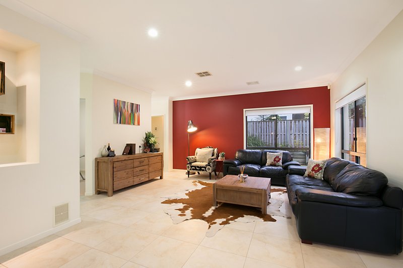 Photo - 96 John Markwell Parade, Daisy Hill QLD 4127 - Image 4