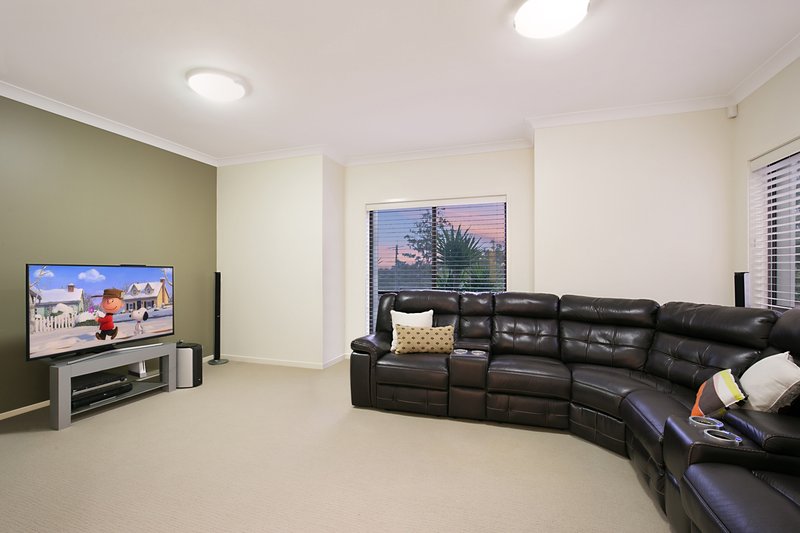 Photo - 96 John Markwell Parade, Daisy Hill QLD 4127 - Image 5
