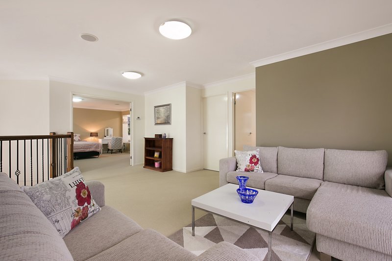 Photo - 96 John Markwell Parade, Daisy Hill QLD 4127 - Image 8