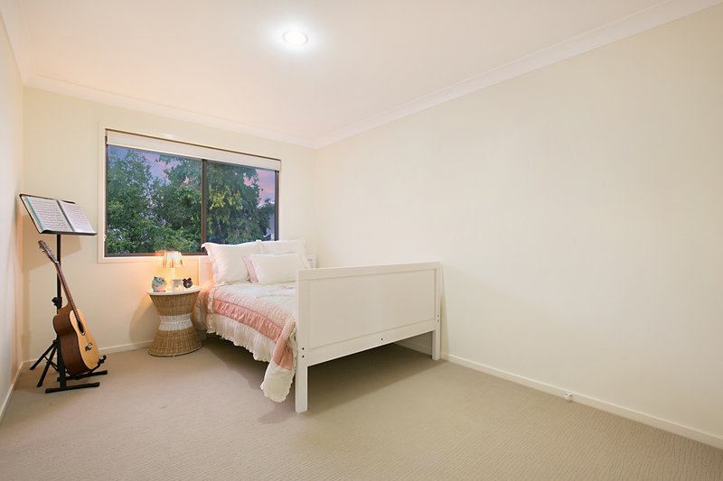 Photo - 96 John Markwell Parade, Daisy Hill QLD 4127 - Image 11
