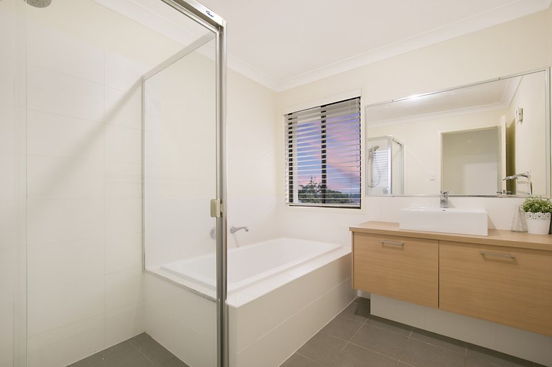 Photo - 96 John Markwell Parade, Daisy Hill QLD 4127 - Image 12