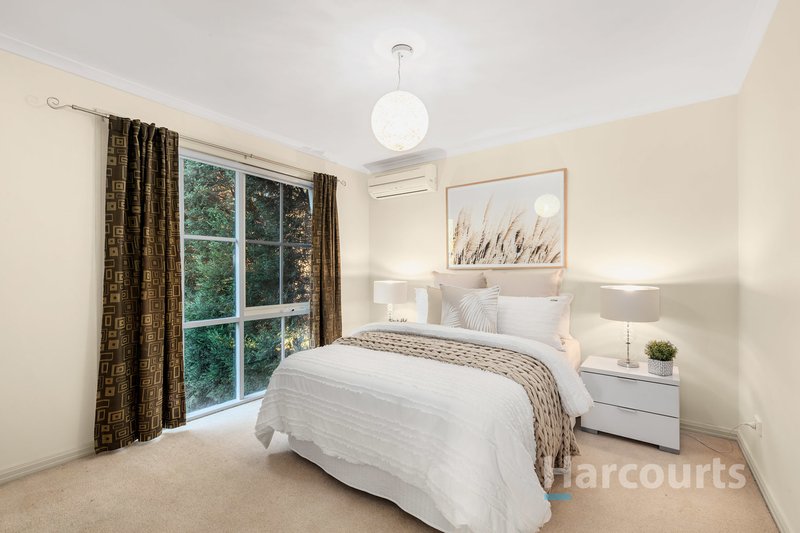 Photo - 96 Milpera Crescent, Wantirna VIC 3152 - Image 8