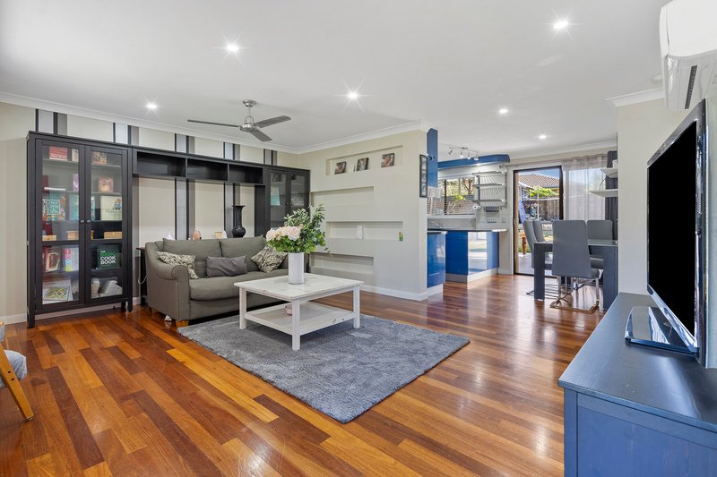 Photo - 96 Mount Warren Boulevard, Mount Warren Park QLD 4207 - Image 3