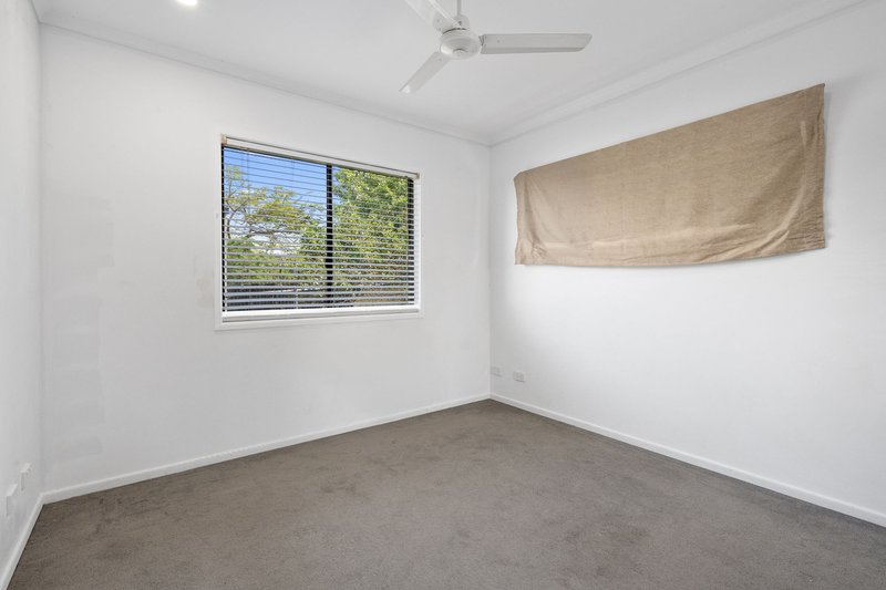 Photo - 96 Peter Street, Strathpine QLD 4500 - Image 19