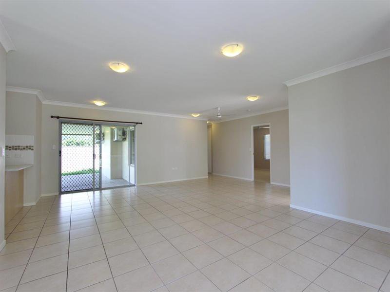 Photo - 96 Roberts Drive, Trinity Beach QLD 4879 - Image 5