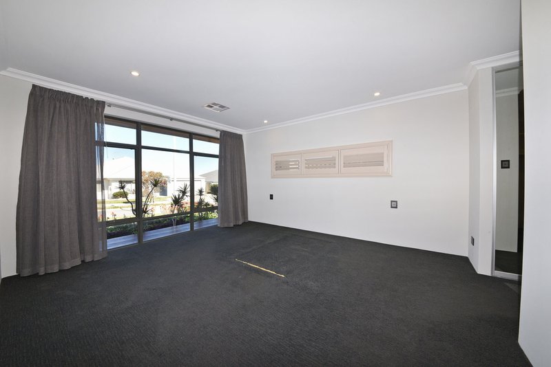 Photo - 96 Shipmaster Avenue, Alkimos WA 6038 - Image 3