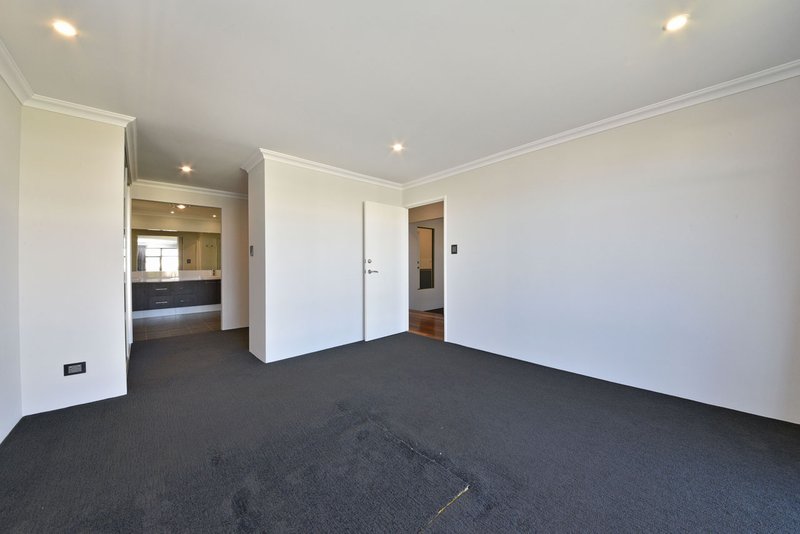 Photo - 96 Shipmaster Avenue, Alkimos WA 6038 - Image 4