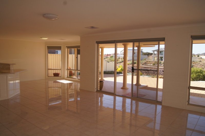 Photo - 96 Stately Way, Wallaroo SA 5556 - Image 8