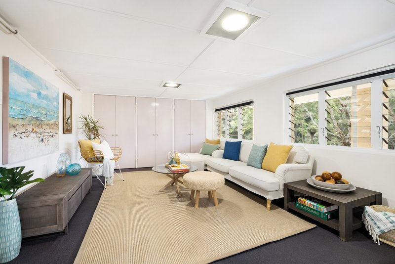 Photo - 96 Sugarloaf Crescent, Castlecrag NSW 2068 - Image 6