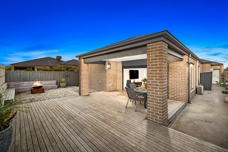 Photo - 96 Treeve Parkway, Werribee VIC 3030 - Image 17