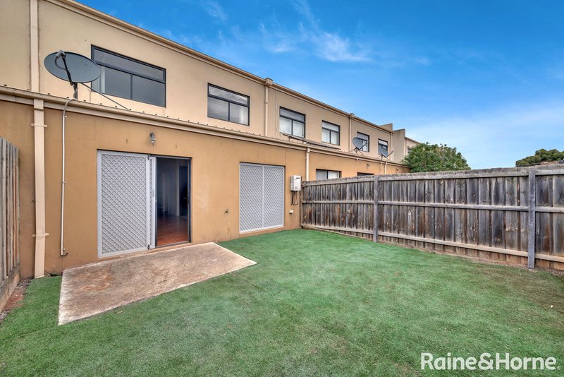 Photo - 9/62 Andrew Street, Melton South VIC 3338 - Image 4