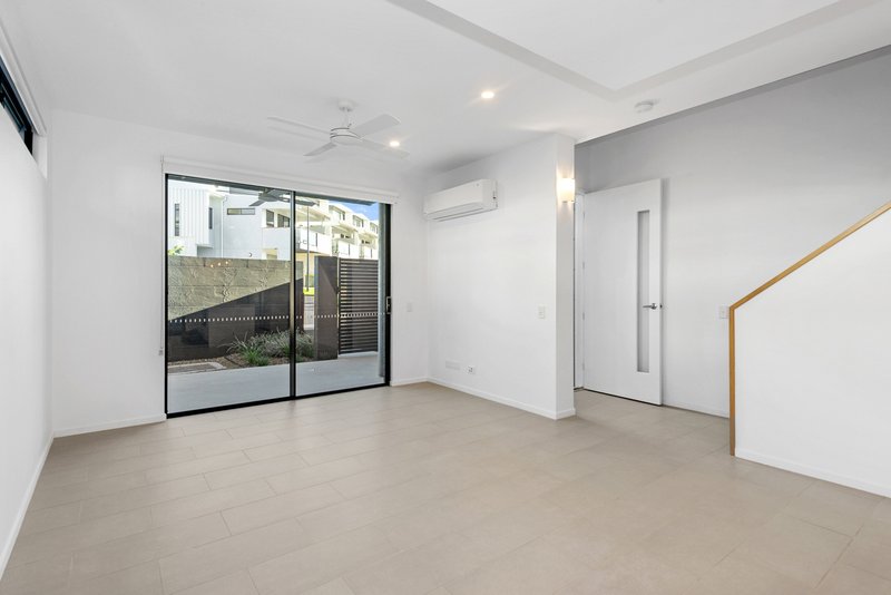 Photo - 96/24 The Corso , North Lakes QLD 4509 - Image 6