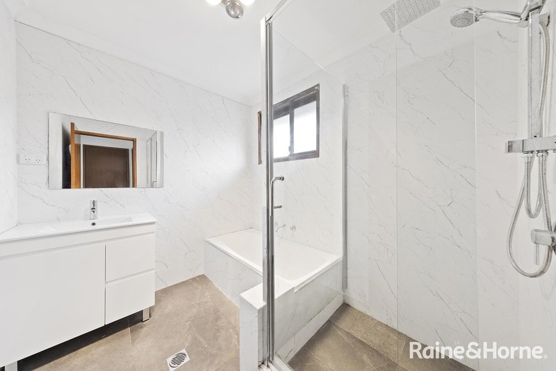 Photo - 9/65 Fuchsia Crescent, Macquarie Fields NSW 2564 - Image 4