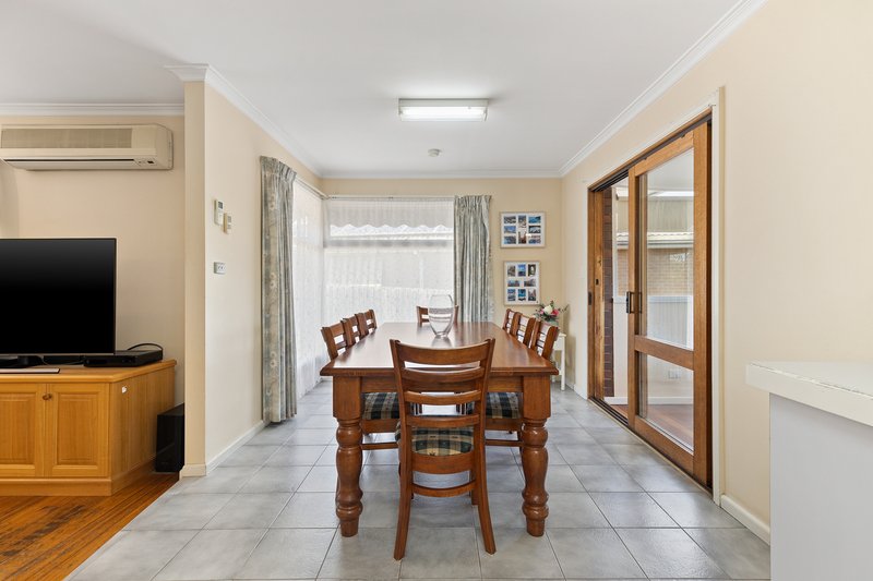 Photo - 97 Anne Road, Knoxfield VIC 3180 - Image 6