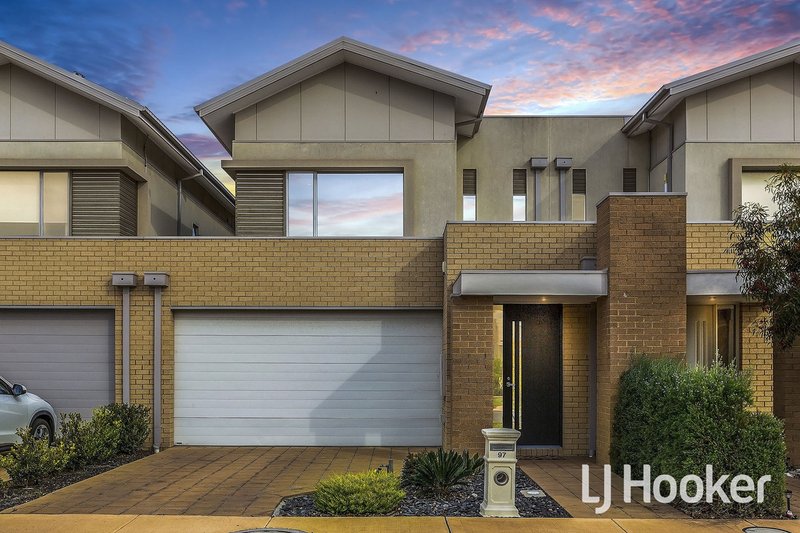 97 Broadbeach Circuit, Sanctuary Lakes VIC 3030