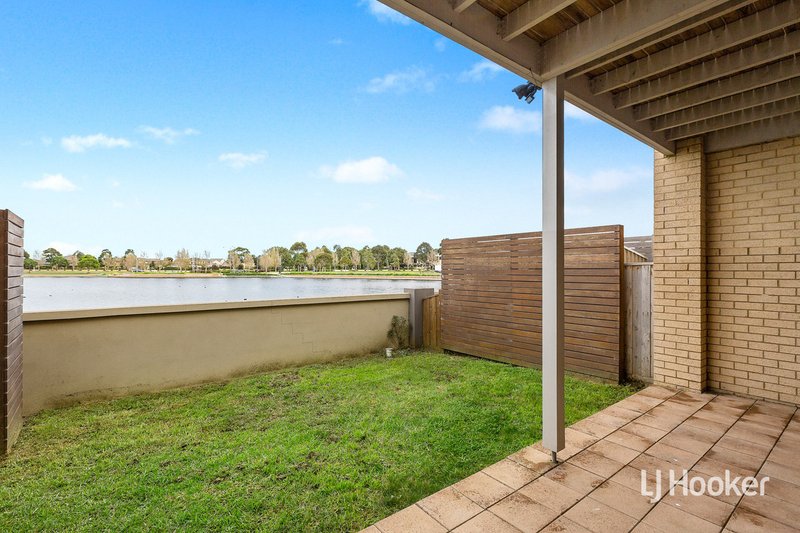 Photo - 97 Broadbeach Circuit, Sanctuary Lakes VIC 3030 - Image 14