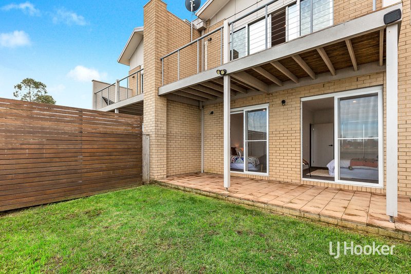 Photo - 97 Broadbeach Circuit, Sanctuary Lakes VIC 3030 - Image 15