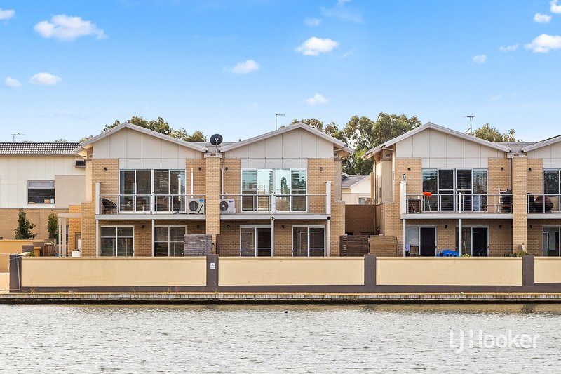 Photo - 97 Broadbeach Circuit, Sanctuary Lakes VIC 3030 - Image 16