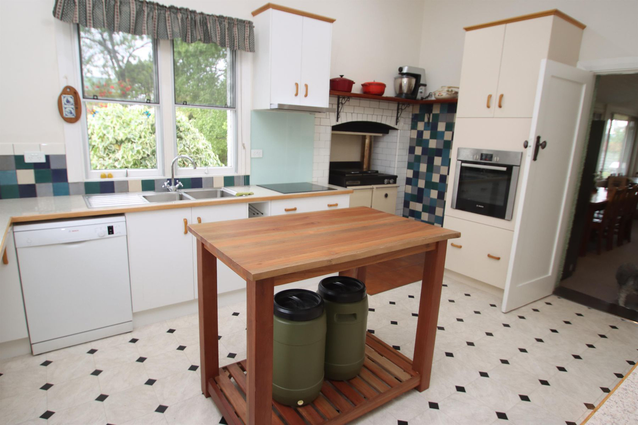 4-bedroom house at 97 Cowper Street, Tenterfield, NSW 2372, Tenterfield, New South Wales