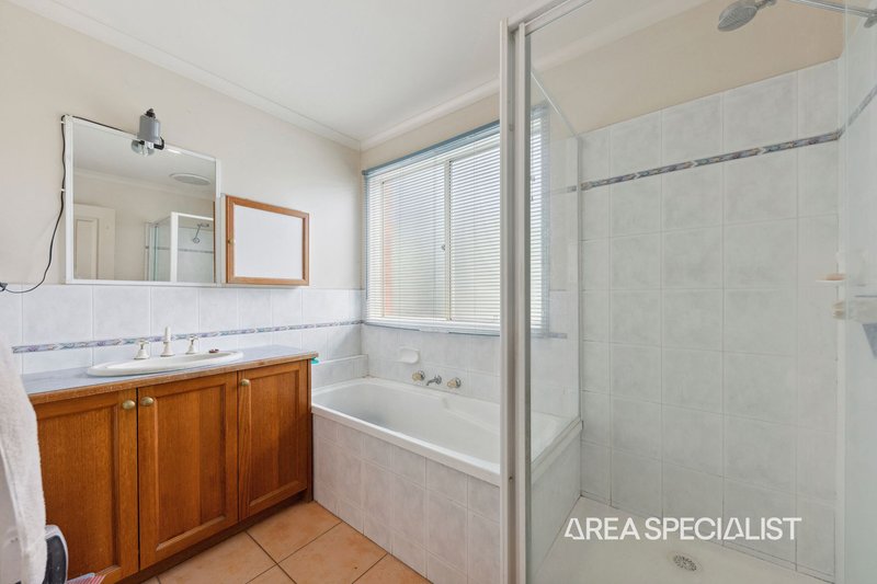 Photo - 97 Ebony Drive, Pakenham VIC 3810 - Image 13