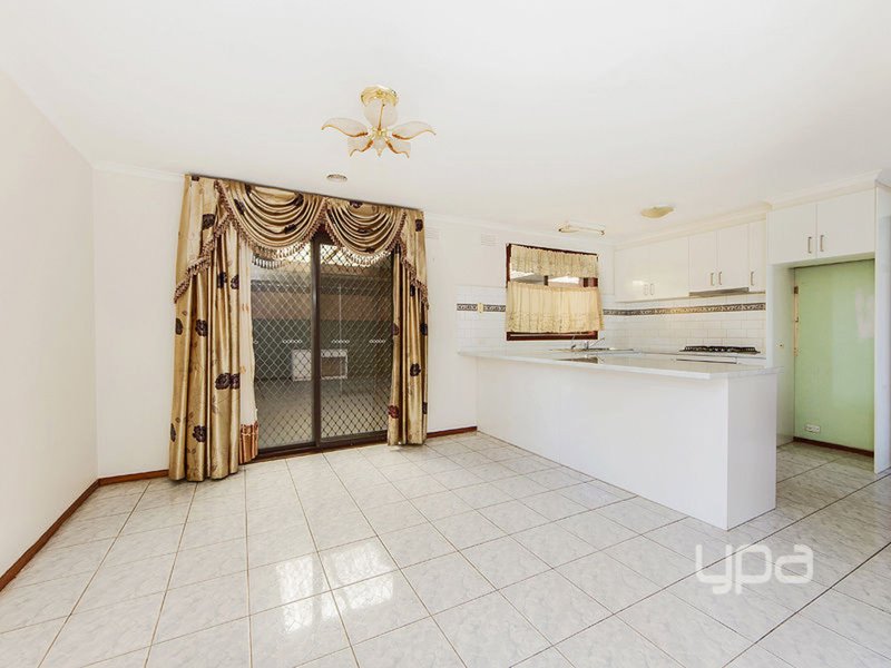 Photo - 97 Fairfax Circuit, Albanvale VIC 3021 - Image 3