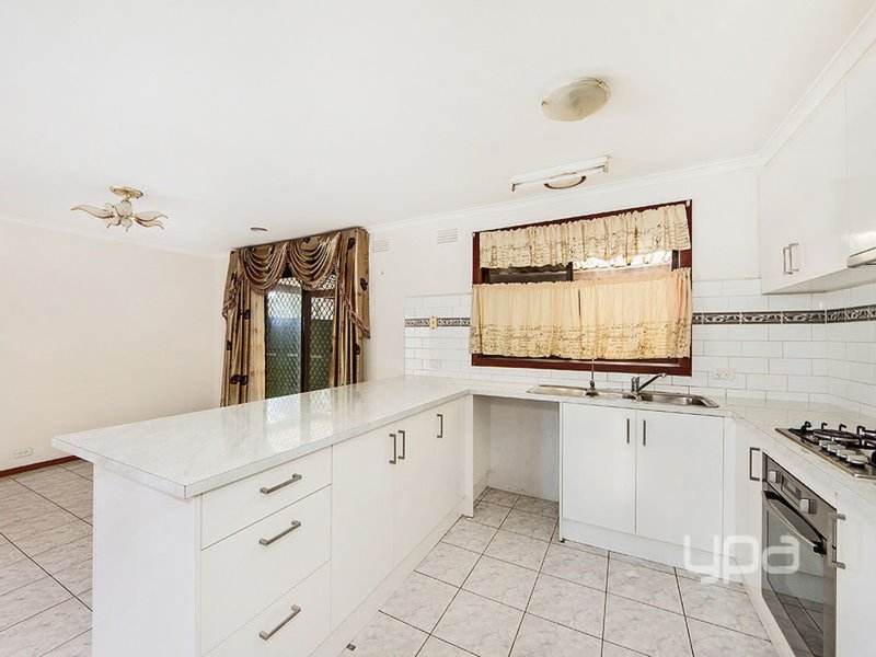 Photo - 97 Fairfax Circuit, Albanvale VIC 3021 - Image 4