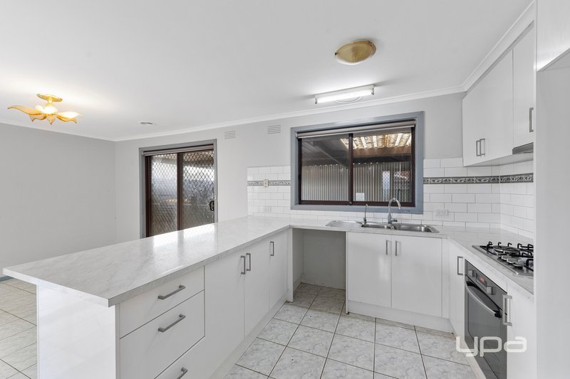 Photo - 97 Fairfax Circuit, Albanvale VIC 3021 - Image 2