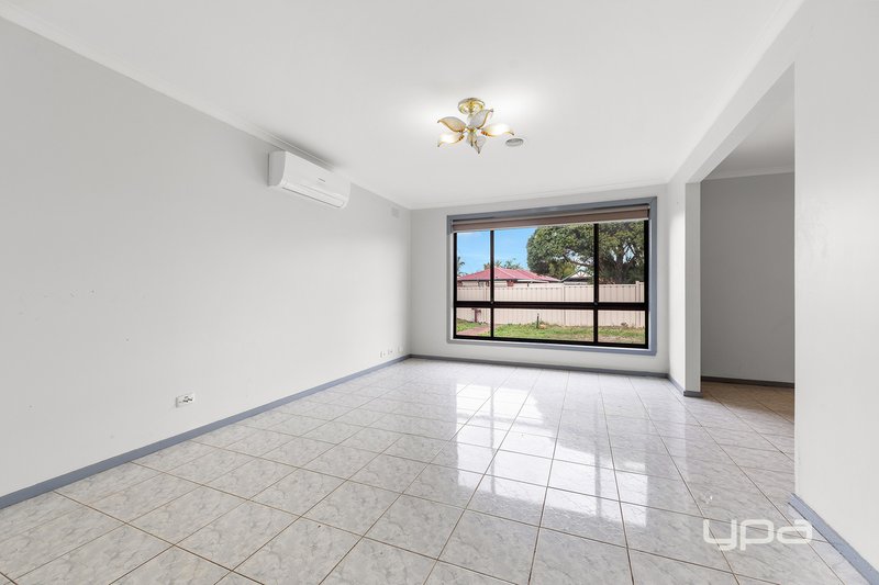 Photo - 97 Fairfax Circuit, Albanvale VIC 3021 - Image 5