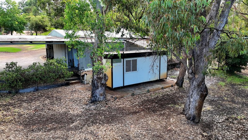 Photo - 97 Lee-Steere Drive, Mariginiup WA 6078 - Image 6