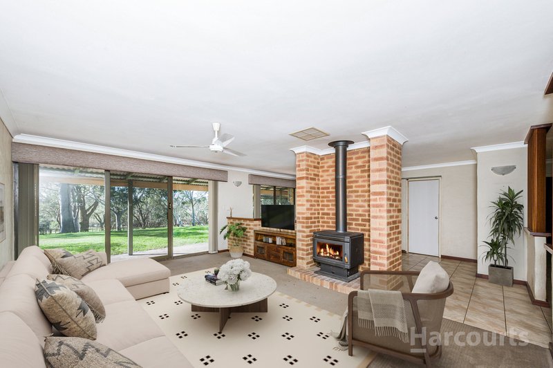 Photo - 97 Lee-Steere Drive, Mariginiup WA 6078 - Image 4