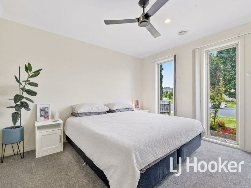 Photo - 97 Melissa Way, Pakenham VIC 3810 - Image 2