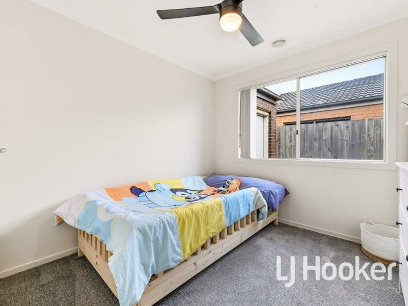Photo - 97 Melissa Way, Pakenham VIC 3810 - Image 4
