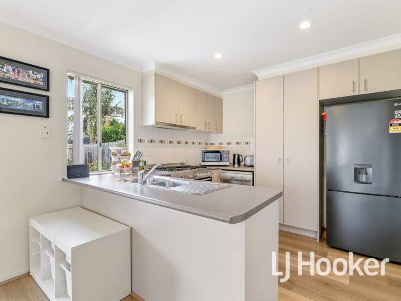 Photo - 97 Melissa Way, Pakenham VIC 3810 - Image 7
