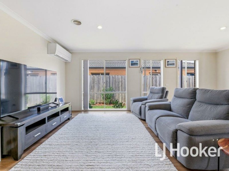 Photo - 97 Melissa Way, Pakenham VIC 3810 - Image 11