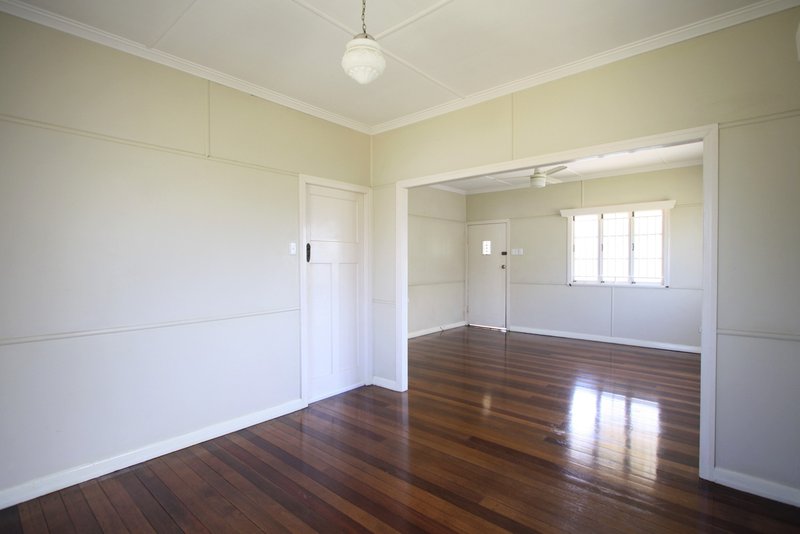 Photo - 97 Murton Avenue, Holland Park QLD 4121 - Image 3