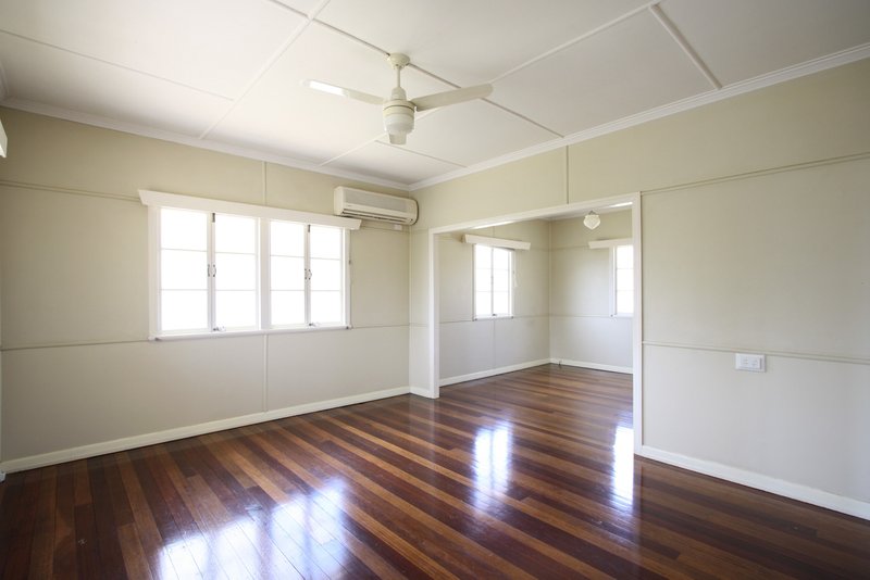 Photo - 97 Murton Avenue, Holland Park QLD 4121 - Image 4