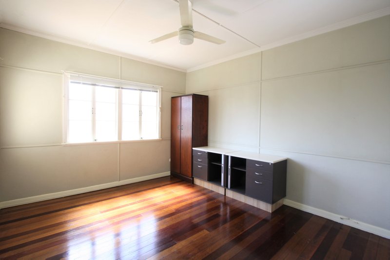 Photo - 97 Murton Avenue, Holland Park QLD 4121 - Image 7