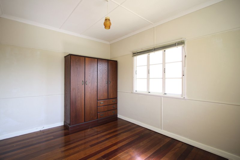 Photo - 97 Murton Avenue, Holland Park QLD 4121 - Image 10