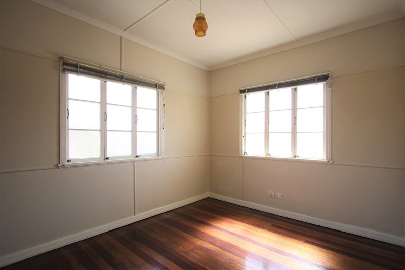 Photo - 97 Murton Avenue, Holland Park QLD 4121 - Image 11