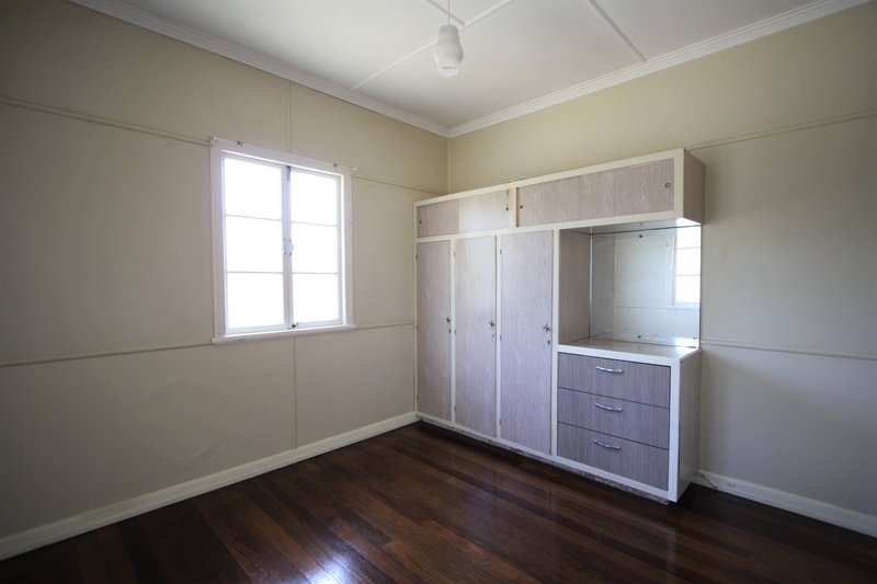 Photo - 97 Murton Avenue, Holland Park QLD 4121 - Image 12
